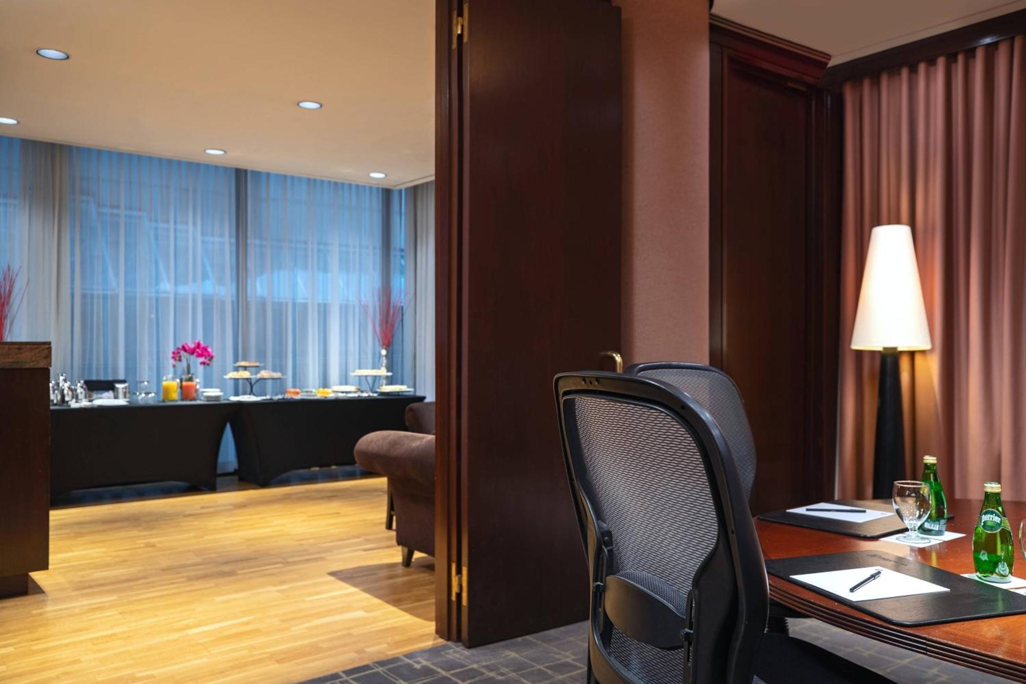 Metropolitan Hotel Ванкувър Екстериор снимка