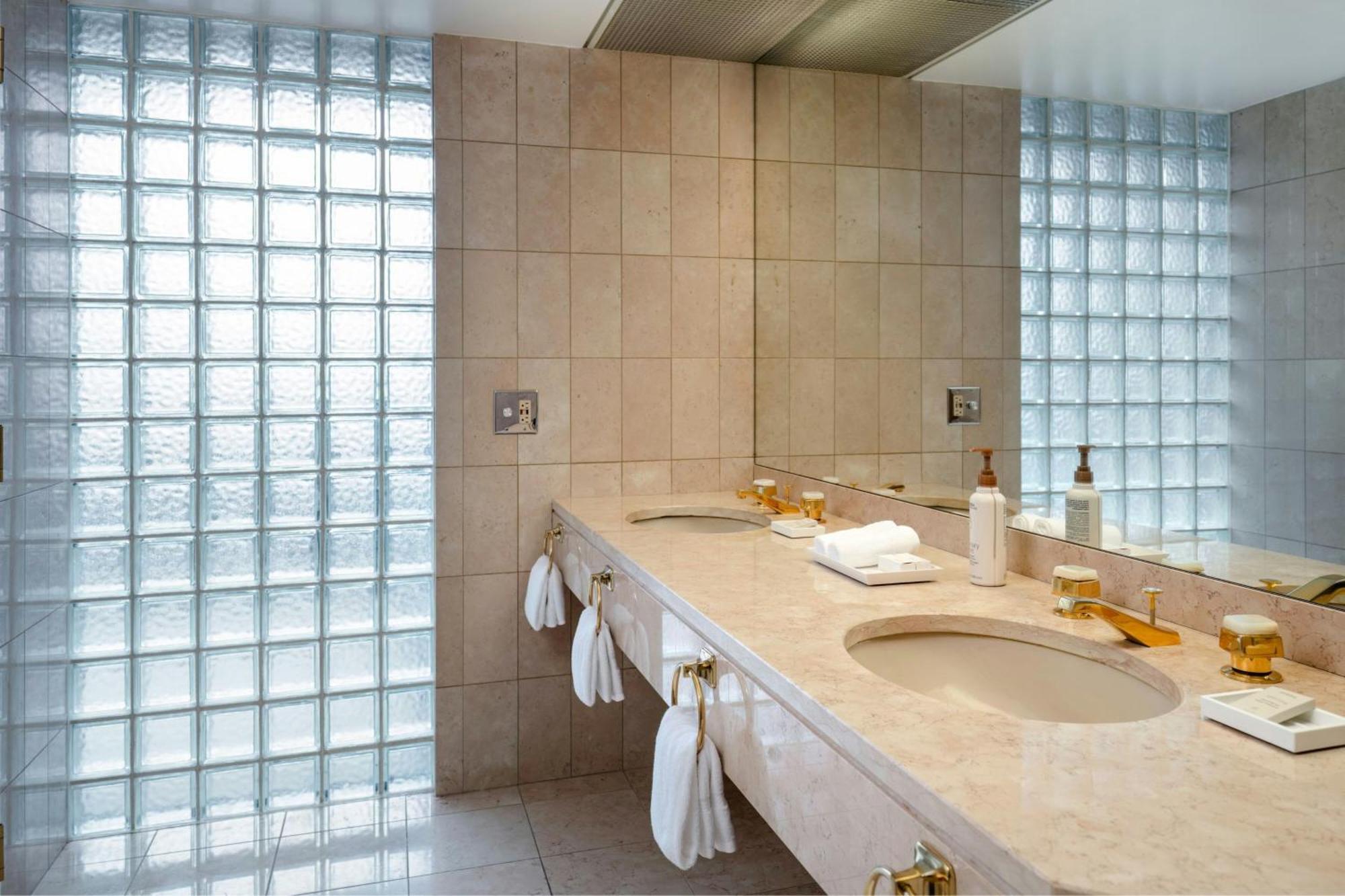 Metropolitan Hotel Ванкувър Екстериор снимка